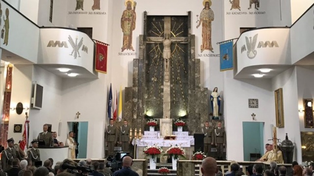 Mszą świętą w intencji ojczyzny sprawowaną w kościele garnizonowym pod wezwaniem świętego Kazimierza Królewicza w Katowicach rozpoczęły się główne uroczystości centralnych obchodów Święta Wojska Polskiego.