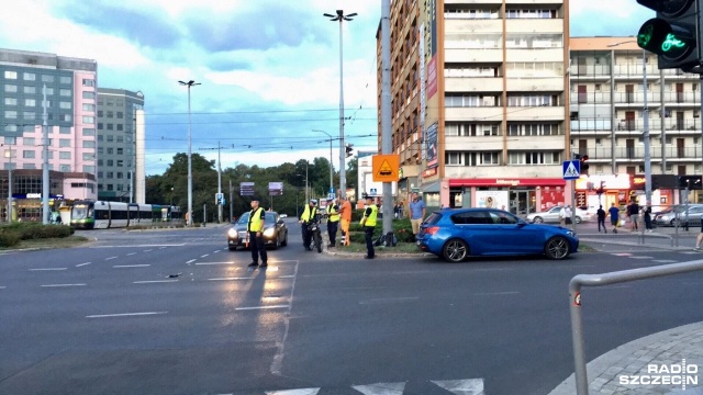 Po zderzeniu z samochodem osobowym - na pl. Rodła - kierujący motocyklem mężczyzna został odwieziony do szpitala. Jego życiu nie zagraża niebezpieczeństwo. Na miejscu pracują policjanci, mogą być utrudnienia z przejazdem.