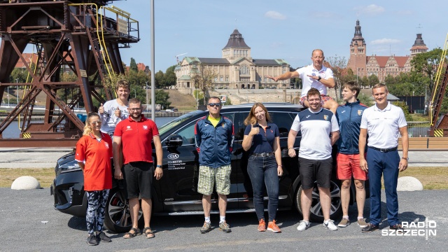 Niepełnosprawni sportowcy przygotowują się do występu na Zimowych Igrzyskach Olimpijskich Osób Głuchych.