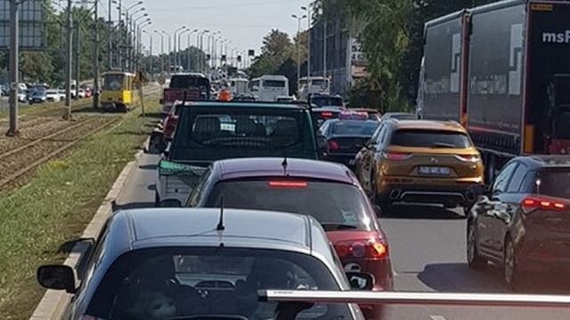 Ponad trzy kilometry w stronę wyjazdu z miasta ma korek na ulicy Gdańskiej w Szczecinie. To skutek remontu nawierzchni między Merkatora, a Basenem Górniczym.