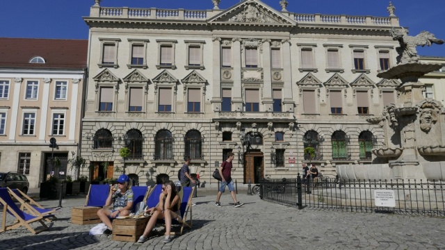Najpierw śniadanie od święta, potem warsztaty i imprezy aż do wieczora. Na koniec: film pod chmurką - ruszyło Święto Placu Orła Białego w Szczecinie.