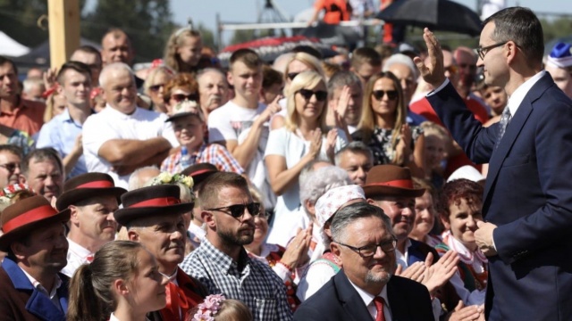 Premier Mateusz Morawiecki zapowiedział pomoc rolnikom dotkniętych suszą. Szef rządu uczestniczy w II Ogólnopolskim Święcie Wdzięczni Polskiej Wsi w Kolnie w województwie podlaskim.