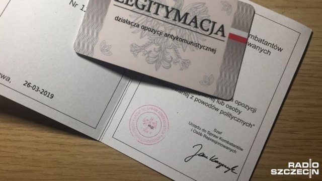 Od środy kolejna grupa może jeździć bez biletu komunikacją miejską w Szczecinie - osoby represjonowane politycznie. To decyzja szczecińskiej rady miasta z inicjatywy klubu Prawa i Sprawiedliwości.
