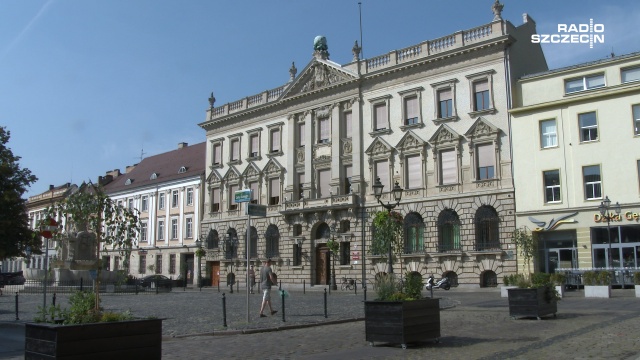W weekendy odżywa, a w środku tygodnia świeci pustkami - tak jest na placu Orła Białego w Szczecinie.