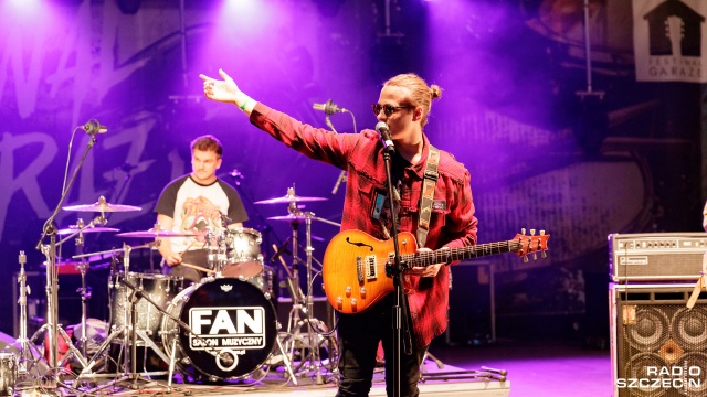 Szczeciński Amfiteatr od godziny 17 w piątek rozbrzmiewał muzyką. Gwiazdy i debiutanci koncertowali wspólnie na scenie Teatru Letniego. W sobotę drugi dzień festiwalu.