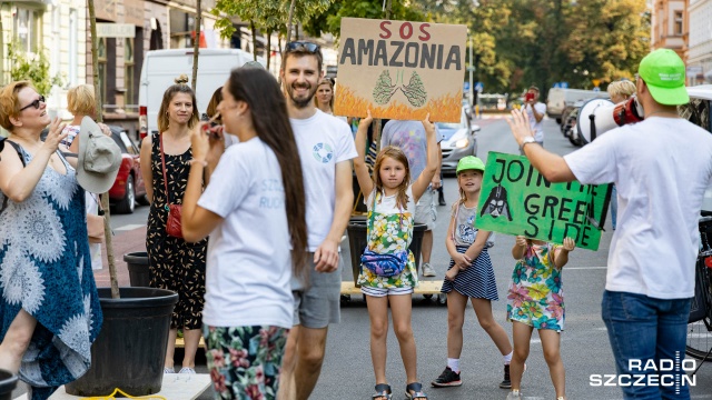 Chcemy zwrócić uwagę na to, jak ważne są drzewa w przestrzeni miejskiej - mówi Piotr Czypicki ze Szczecińskiego Ruchu Miejskiego, inicjator niedzielnej akcji pt. Wędrujące drzewa.