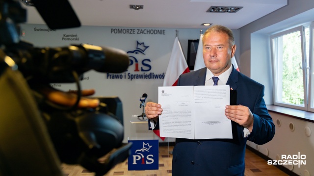 Platforma Obywatelska w okręgu szczecińskim powinna jeszcze raz zbierać podpisy pod listami poparcia kandydatów do parlamentu - uważają politycy Prawa i Sprawiedliwości z naszego regionu.