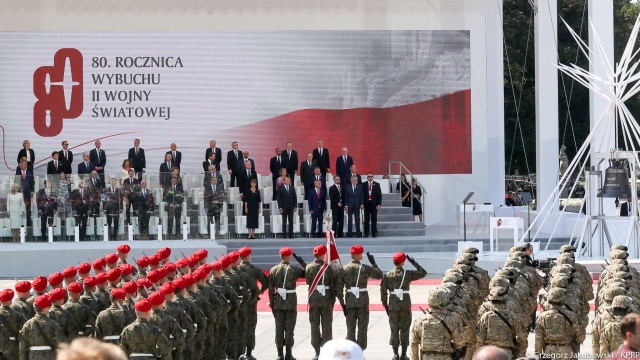 Różne funkcje miały przemówienia przedstawicieli Niemiec i USA w rocznicę II wojny światowej - oceniają goście audycji Radio Szczecin na Wieczór.