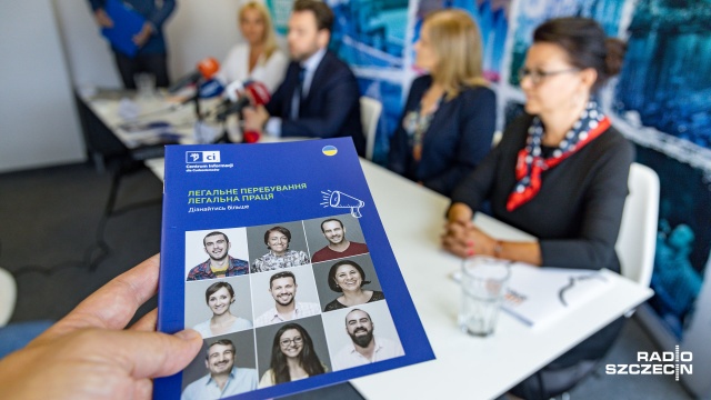Miasto tworzy Centrum Informacji dla Cudzoziemców. Cele - jak poinformowano dziennikarzy - to: po pierwsze pomoc w załatwieniu spraw urzędowych. Po drugie: obsługa chłonnego rynku pracy i propozycje szkoleń zawodowych tak, aby zachęcić obcokrajowców do zostania w Szczecinie.