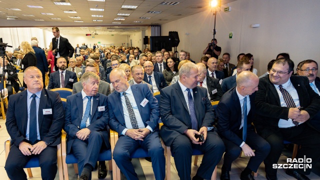 Z okazji Dnia Energetyka i 45-lecia powstania Zespołu Elektrowni Dolna Odra, minister Paweł Mucha wręczył pracownikom zakładu medale za długoletnią służbę od prezydenta Andrzeja Dudy.