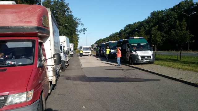 Na 30 samochodów dostawczych - połowa była przeładowana. To wyniki piątkowej kontroli przeprowadzonej przez Inspekcję Transportu Drogowego przy Szosie Stargardzkiej w Szczecinie.