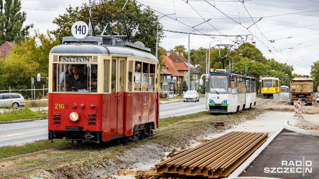 Od najstarszych po najnowsze - z zajezdni Pogodno przed godziną 11 wyruszyła kawalkada tramwajów. To z okazji 140. urodzin komunikacji miejskiej.