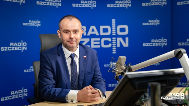 Prezydent Andrzej Duda rozmawiał z prezydentem Niemiec o reparacjach, równolegle toczą się prace w parlamencie - wyjaśniał w poniedziałek w Rozmowie pod krawatem Paweł Mucha, minister w kancelarii głowy państwa.