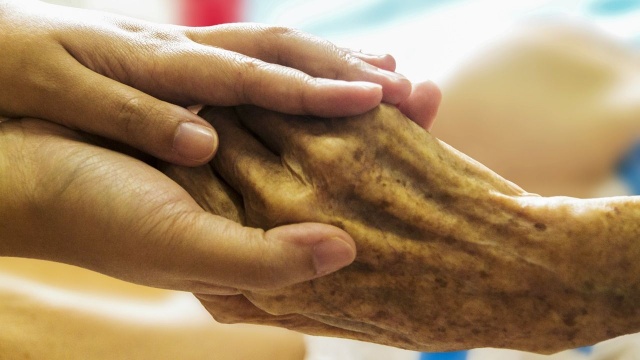Dostali ponad 3 miliony złotych unijnej dotacji z Regionalnego Programu Operacyjnego Urzędu Marszałkowskiego na hospicjum w Żarowie koło Stargardu, które do dziś nie istnieje.