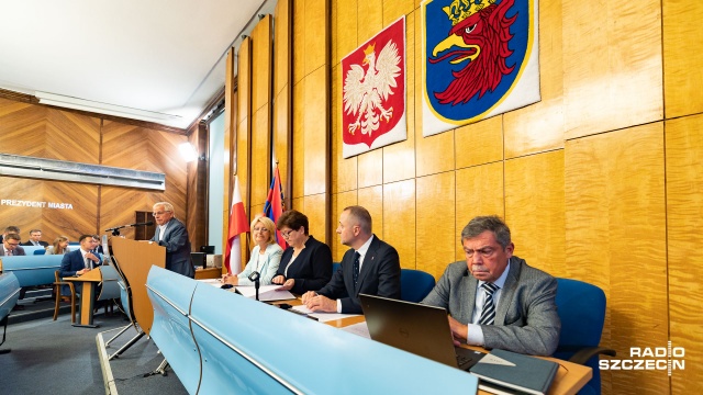 Radni Platformy Obywatelskiej z prezydentem Szczecina apelują o uwzględnienie w programach wyborczych ugrupowań postulatów określonych w Deklaracji Szczecińskiej. Dokument o takiej treści współrządzący miastem Bezpartyjni Piotra Krzystka oraz KO przegłosowali na początku wtorkowej sesji rady miasta.