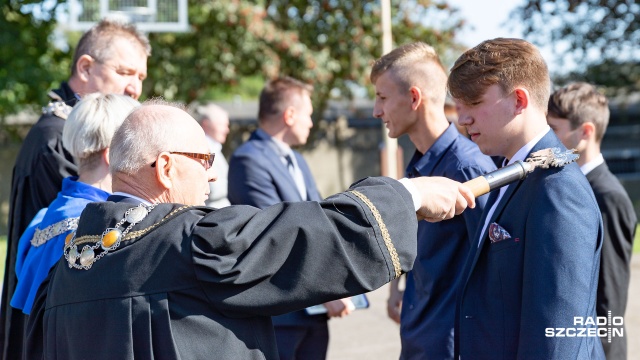 Będą z nich przyszli fryzjerzy, mechanicy, kucharze i ślusarze. Kilkuset nowych uczniów przyjął w swoje szeregi Zespół Szkół Rzemieślniczych przy ulicy Chmielewskiego w Szczecinie.