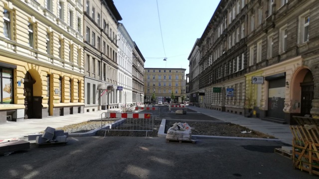 Jeszcze około półtora miesiąca potrwa przebudowa ulicy Małkowskiego w Szczecinie.