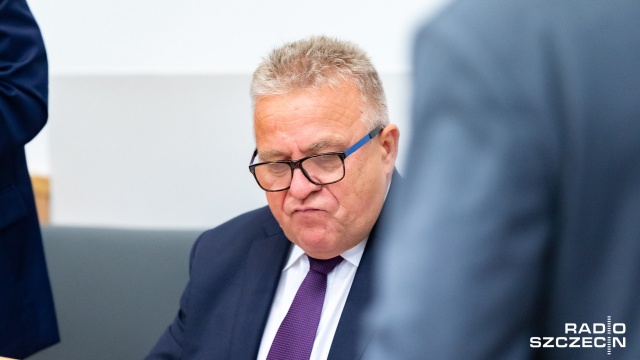Platforma Obywatelska ma podwójne standardy, sprawą powinno zająć się CBA, brak szybkiego wyjaśnienia jest na niekorzyść Janusza Gromka - to komentarze naukowców o aferze finansowej kandydata Koalicji Obywatelskiej na senatora.