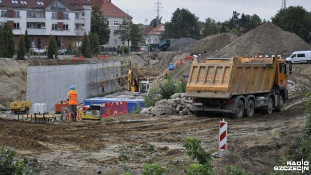 Każdego dnia zmienia się okolica przy budowanym Węźle Łękno. Większość prowadzonych teraz prac nie powoduje jeszcze zmian w organizacji ruchu.