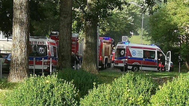 Cztery osoby trafiły do szpitala na obserwacje po pożarze mieszkania w Szczecinie.