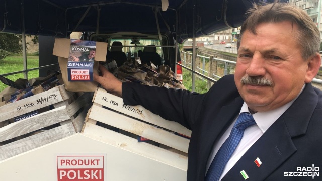 Kandydat na senatora będzie promował polski produkt, a produkt ma też wypromować kandydata. Edward Kosmal z Prawa i Sprawiedliwości w trakcie kampanii odwiedzi 15 miast w województwie, gdzie będzie rozdawał ziemniaki.