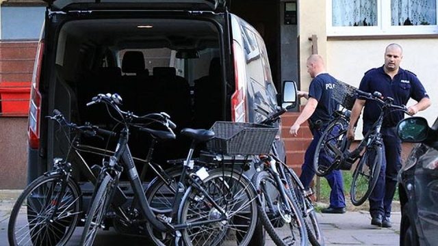 Kradzione rowery o wartości 200 tysięcy złotych znaleźli policjanci w jednym ze świnoujskich mieszkań. Łącznie było ich tam 30 sztuk - informuje portal iswinoujscie.pl.