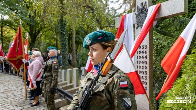 W 80. rocznicę agresji sowieckiej na Polskę pod pomnikiem Sybiraków na Cmentarzu Centralnym w Szczecinie złożono kwiaty. Odczytano też apel poległych i modlono się za duszę zamordowanych.