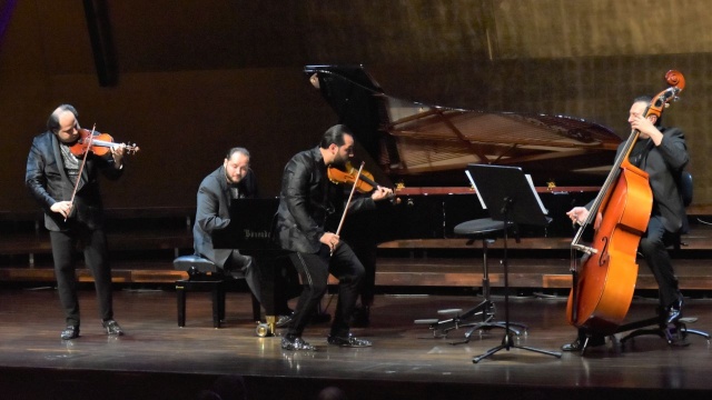 Radość perfekcyjnego muzykowania w klasycznym, jazzowym, funky i ludowym stylu Janoska Enspemble, zelektryzowała publiczność koncertu w Filharmonii im. Mieczysława Karłowicza w Szczecinie w ramach Meisinger Music Festival.