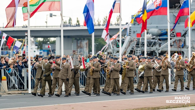 Tłumy mieszkańców Szczecinie przyszły na piknik z okazji 20 lecia Wielonarodowego Korpusu Północno-Wschodniego NATO.