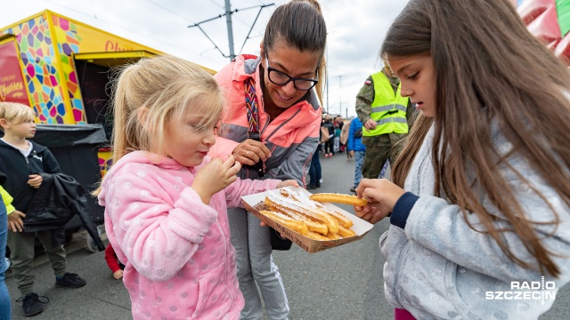 Wojskowemu piknikowi z okazji 20-lecia Wielonarodowego Korpusu Północny-Wschód na Wałach Chrobrego towarzyszy Festiwal Food Tracków.