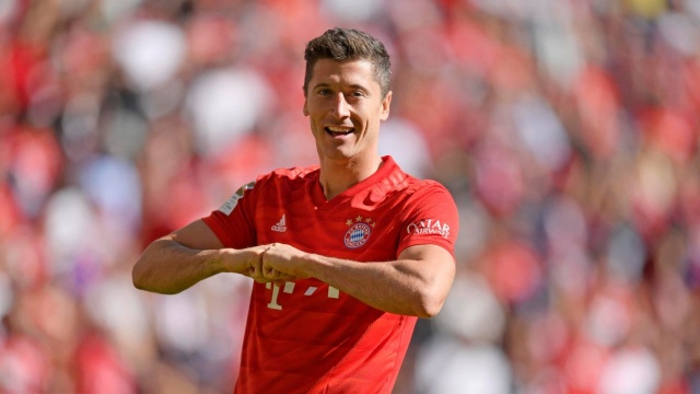 Robert Lewandowski strzelił dwa gole, a jego Bayern Monachium wygrał u siebie z FC Koeln 4:0 (1:0) w meczu 5. kolejki niemieckiej Bundesligi.