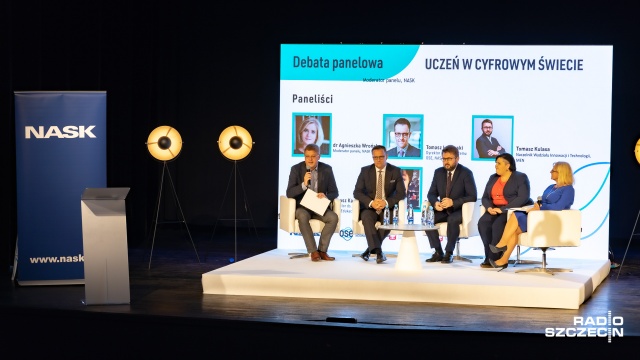 26 tysięcy szkół podstawowych i średnich podłączonych jest już do Ogólnopolskiej Sieci Edukacyjnej. To bezpłatne miejsce w internecie umożliwiające prowadzenie edukacji cyfrowej z wykorzystaniem nowoczesnych technologii.