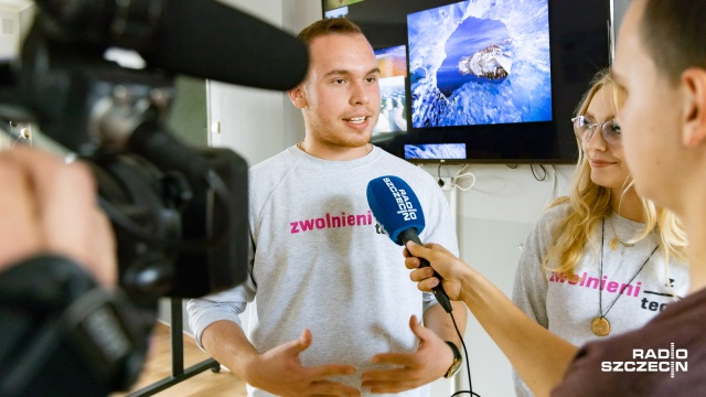 Inicjatywy społeczne, rozwijanie swoich pasji i nauka w praktyce - na tym w głównej mierze opiera się projekt Zwolnieni z Teorii, w którego szóstej edycji udział bierze szczecińskie Liceum Leonarda Piwoni.