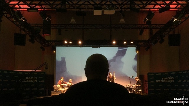 Grypsy Łukasza Cieplińskiego Pługa, pamiętnik Zdzisława Brońskiego oraz słowa Rotmistrza Pileckiego czy majora Szendzielarza Łupaszki w studiu S-1 Radia Szczecin.