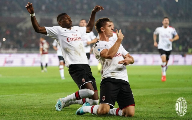 Krzysztof Piątek strzelił gola z rzutu karnego, ale jego Milan przegrał na wyjeździe 1:2 (1:0) z Torino w meczu kończącym 5. kolejkę włoskiej Serie A.