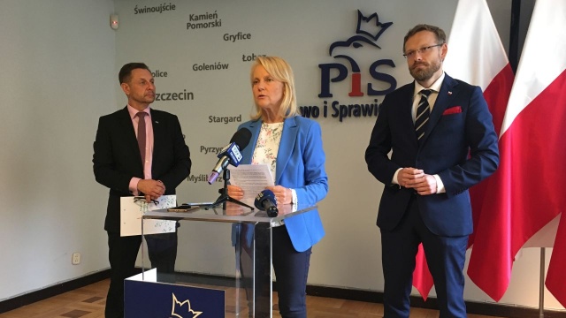Politycy Prawa i Sprawiedliwości pokazują różnice na tle rządów PO-PSL w sprawach służby zdrowia. Liczby nie kłamią - mówią radni sejmikowi oraz kandydaci do Sejmu i Senatu - Zbigniew Bogucki i Małgorzata Jacyna-Witt.