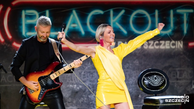 Sala wypełniona po brzegi, kameralny klimat i dużo bisów - właśnie zakończył się koncert Anny Wyszkoni, w studiu S-1, w ramach cyklu Blackout Radia Szczecin.