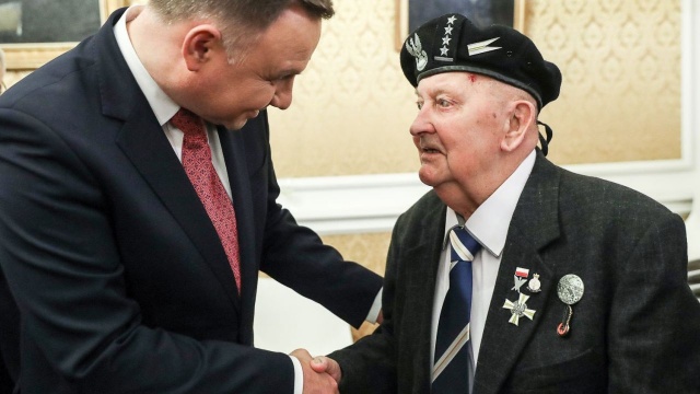 Na Polskim Cmentarzu Wojennym w belgijskim Lommel odbędą się uroczystości 75. rocznicy wyzwolenia Flandrii przez 1. Polską Dywizję Pancerną generała Stanisława Maczka. Hołd polskim żołnierzom pochowanym w Lommel oddadzą ostatni żyjący Maczkowcy, prezydent Andrzej Duda wraz z małżonką, a także król Belgów, Filip I.