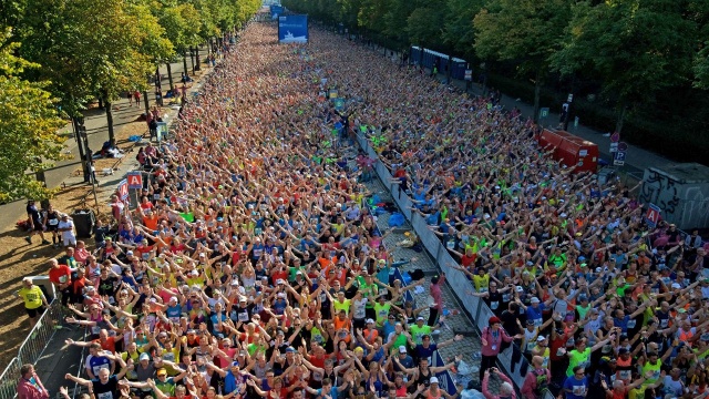 Tylko dwóch sekund zabrakło Kenenisie Bekele do wyrównania zeszłorocznego rekordu świata. Trzykrotny mistrz olimpijski wbiegł na metę 46. BMW Berlin Marathonu z czasem 2h 1m 41s.
