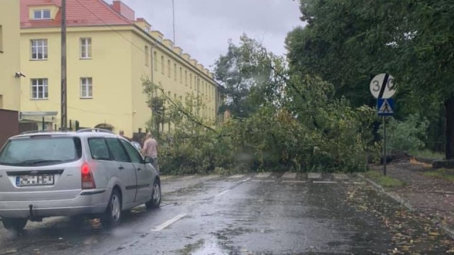 Mocny wiatr spowodował sporo utrudnień w mieście i regionie.