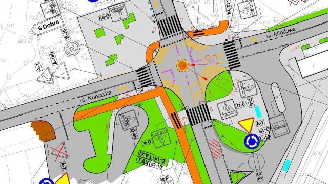 Małe rondo wraca na skrzyżowanie przy jeziorze Głębokie w Szczecinie. Prace rozpoczną się już w piątek w nocy i potrwają nawet kilkanaście godzin. Wszystko uzależnione jest od pogody.
