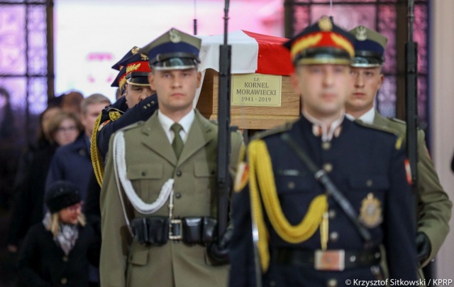 Były lider Solidarności Walczącej i marszałek senior Sejmu VIII kadencji Kornel Morawiecki został pochowany na Powązkach Wojskowych w Warszawie.