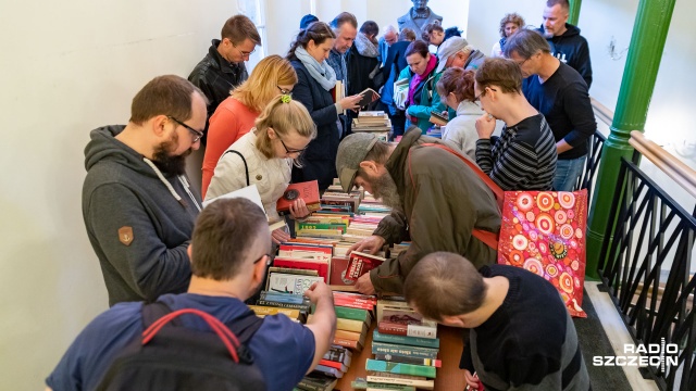 Książnica Pomorska zaprosiła w sobotę wieczorem swoich czytelników na Noc Bibliotek. Zorganizowano specjalną grę biblioteczną, można też było zobaczyć - niedostępne na co dzień - miejsca, ale również spędzić czas grając w gry planszowe.