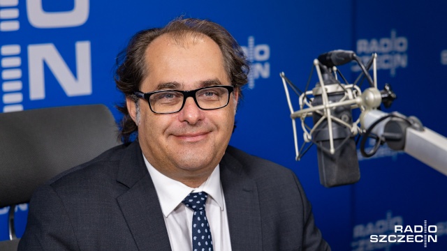 Krok po kroku odbudowują to, co zniszczyły rządy Platformy Obywatelskiej - tak minister gospodarki morskiej Marek Gróbarczyk tłumaczył, w studiu Radia Szczecin, opóźnienia w budowie promu pasażerskiego.