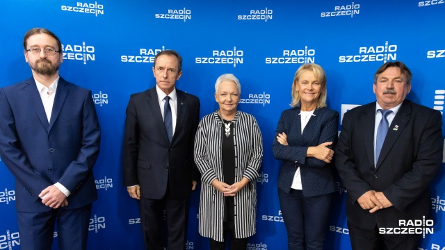 Chcę zostać senatorem, żeby prowadzić dialog - mówią zgodnie kandydaci na senatorów w studiu Radia Szczecin.