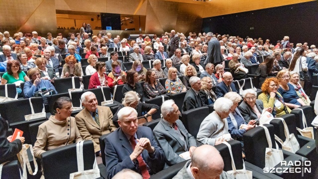Z okazji Dnia Seniora w Filharmonii w Szczecinie zagrali zespół Jackpot i Halina Frąckowiak.