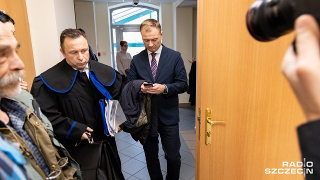 Sąd Okręgowy w Szczecinie nakazał ministrowi Markowi Gróbarczykowi sprostowanie informacji zamieszczonej na portalu Twitter dotyczącej posła Sławomira Nitrasa. W tweecie minister napisał, że poseł Sławomir Nitras zniszczył stocznię.