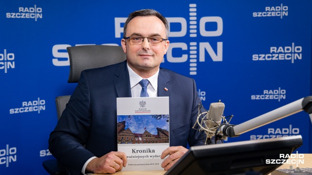Proszę wyborców o refleksje, jak było i jak jest - mówił w Rozmowie pod krawatem zachodniopomorski wojewoda Tomasz Hinc.