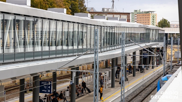 Nowy 150-metrowy łącznik dla pasażerów oddano w piątek do użytku na Dworcu PKP Szczecin Główny