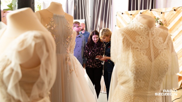 Kilkudziesięciu wystawców i setki odwiedzających szukających kreatywnych rozwiązań na swoje wesele - tak wyglądaly alternatywne targi ślubne Sedina Wedding Fair, które zakończyły się w tzw. centrum eventowym na szczecińskiej Łasztowni.